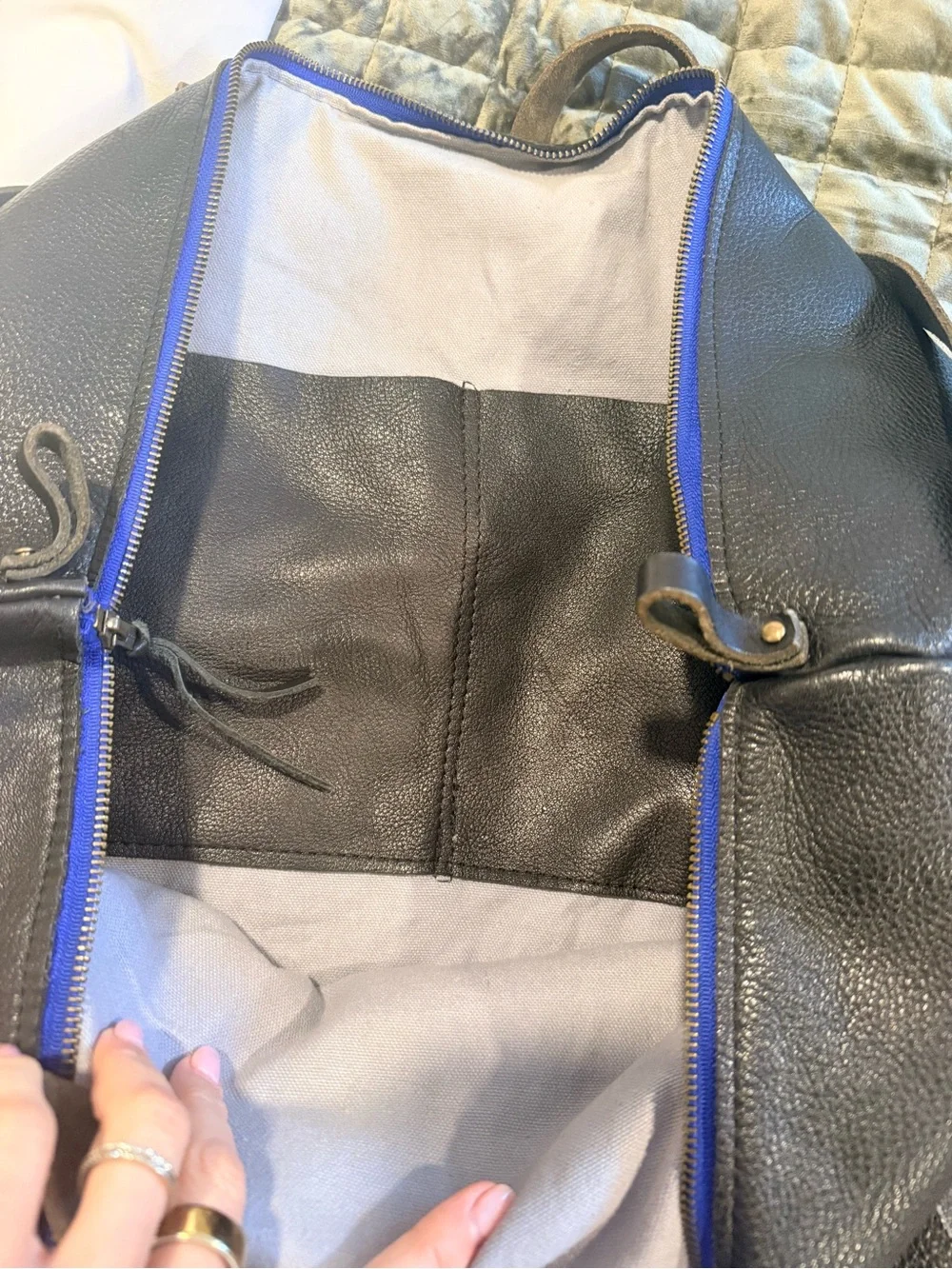 Large Textured Leather Tote Bag backpack adjustable strap in black - Picture 3 of 7